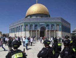 Biadab, Pasukan Zionis Kawal 1.200 Pemukim Israel Serbu Kompleks Masjid Al-Aqsa