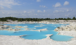 Danau Kaolin, Si Biru Cantik Nan Memesona Dari Belitung