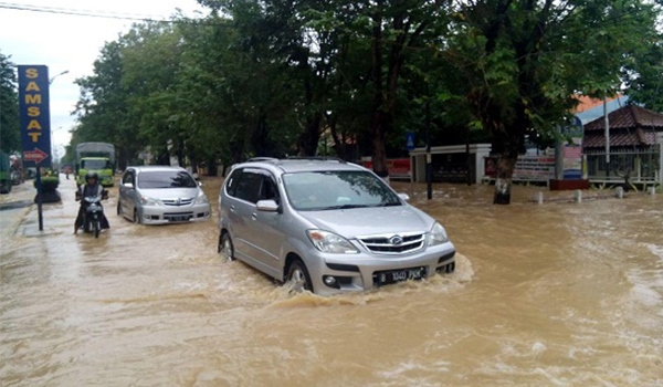 1. Mobil Banjir | Buliran.com