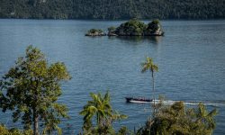 Danau Kamaka Pesona Di Belantara Papua