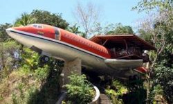 3.13 Rumah Pesawat Boeing 727 | Buliran.com