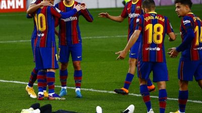 Barcelona Kembali ke Tiga Besar